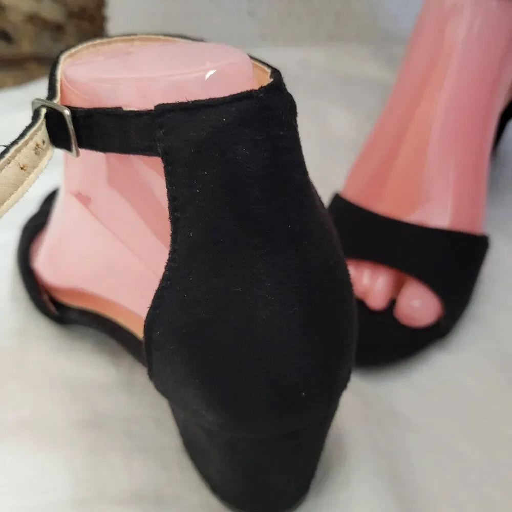 Lov Mark suede Sandals Shoes 8 Jean-60 Black never worn Open Toe 2 1/4